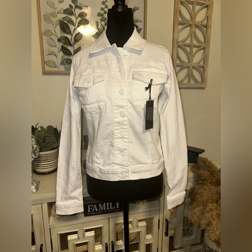 NWT KUT from the Kloth
Stretch Denim Amelia Long Sleeve Jacket SZ-Small